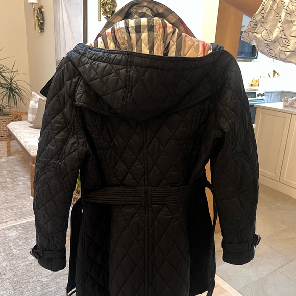 Burberry Black Trench Coat with Quilted Design and Detachable Hood - Picture 4 of 7